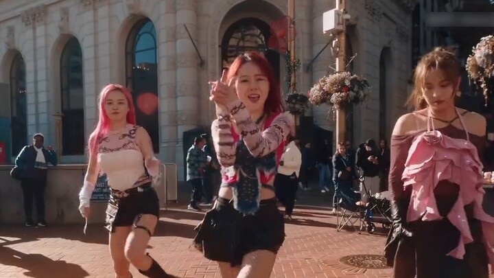 【ACEY】💋Cuteness is worthless in front of sexiness👑 Kiss Girl Roadshow Midas Touch Super Replica Danc