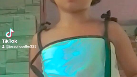 tiktok princess 😍 kisses Maura 🥰❤️