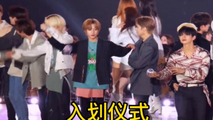 ดูเหมือนว่านคิวทีจะไม่สนิทกับใครเลย แม้จะเดบิวต์มาหลายปี แต่กลับมาก็ยังเป็นคนแปลกหน้าอยู่ดี