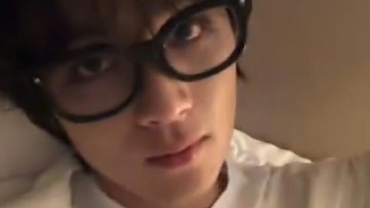 Mình là fan cả hai nhóm, vui quá chừng! Kai Chan vừa livestream hát bài “Saranghaeyo” của SHINee luô