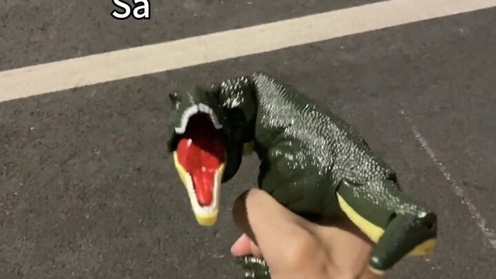 هذا الديناصور حتى لو وُضع بين جميع طلاب الجامعات فهو مذهل حقًا!