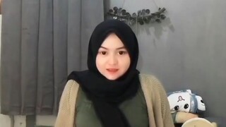 kucing nya lucu, jdi pengen megang Kaka nya💞