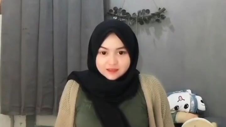 kucing nya lucu, jdi pengen megang Kaka nya💞