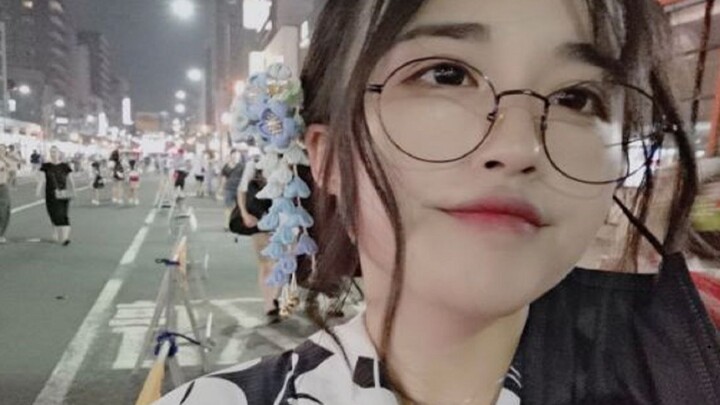 【菠萝赛东】美女网红女主播遭遇精神小伙‘’骚扰‘’？？