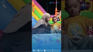 Momen Kocak Bocil Lagi Asyik Main Pancing Ikan di Pasar Malam, Malah Tiba-tiba Nyungsep