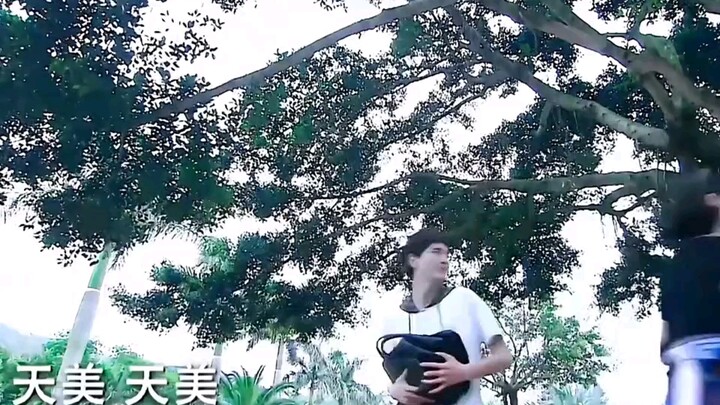“Three Daughters of the Xia Family” — Though Xia Youshan is quite mischievous, he absolutely dotes o