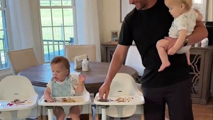 The dad customized a "tandem dining chair" for his triplets, which can suck up food scraps while the