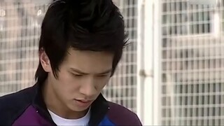 Armor Hero: Kunzhong and Xizhao were playing basketball and were blocked by the supernatural beast, 