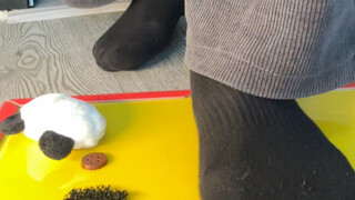 The new and correct way to throw mouse glue...