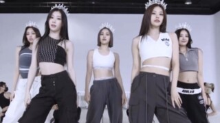 ห้องซ้อม "Cheshire + Sneakers (MAMA ver.)" ของ ITZY เปิดเผยแล้ว!