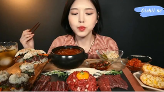 Thịt bò sống, bánh mì kẹp cơm gỏi thịt bò 2 #amthuc