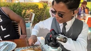 Mini versi 2.0 Kakak Tabur Garam, kenapa dia terlihat sekaligus tua dan muda...