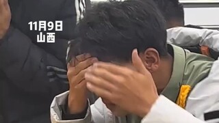 体育生们上课学习化妆，放眼望去像是一群巧克力在和稀泥。网友：不懂就问 这是在涂痱子粉吗？  #男大学生 #化妆
