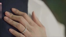 Hae In's hands and wedding ring are so beautiful! Hyun Woo is so worried that he can't find Hae In,