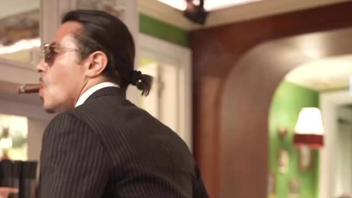 Self-hanging gentleman