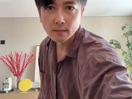 “A little too flashy, big brother!” Bao Jianfeng shares a makeover video—oh my! My idol has turned i