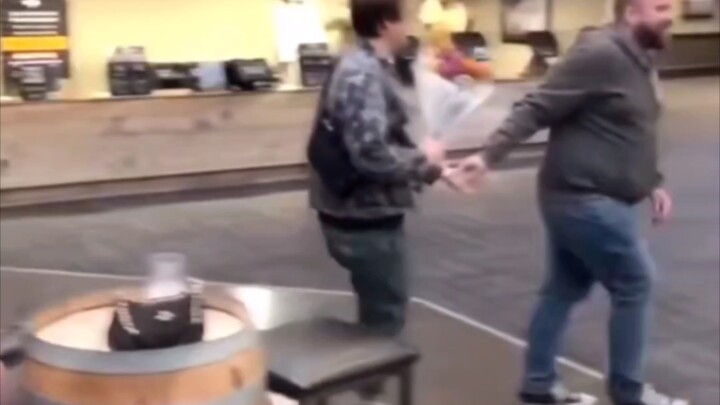 Hanya dalam beberapa detik, video ini membuat saya terkejut berkali-kali.