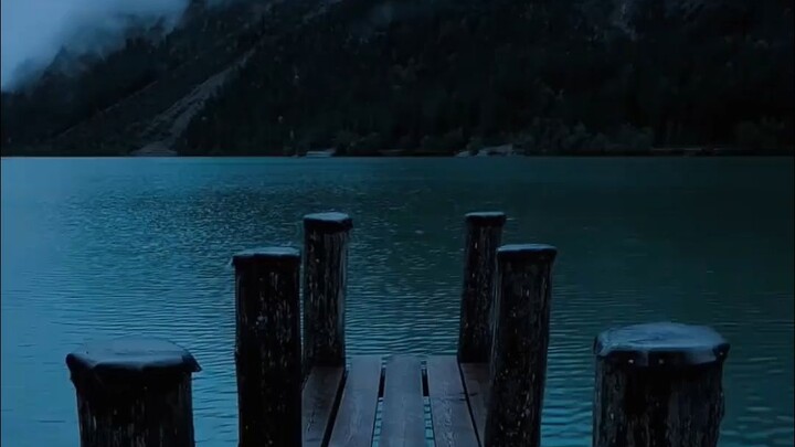 بعض الناس يحبون هذه الأجواء بطبيعتهم.