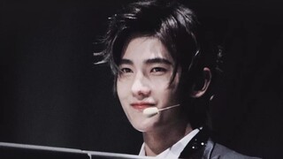 [Yang Yang] The man who came out of the novel is worthy of being the military school boy