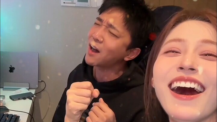 Nhìn biểu cảm của tôi là biết bài hát này tôi hát tình cảm đến mức nào rồi đấy