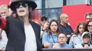 Penghargaan untuk yang klasik! Menari Berbahaya di Times Square, AS