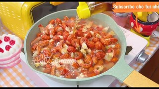 Dịch dã này ở nhà nấu ăn là thích hợp nhất rồi, không nấu được thì xem clip đỡ vậy