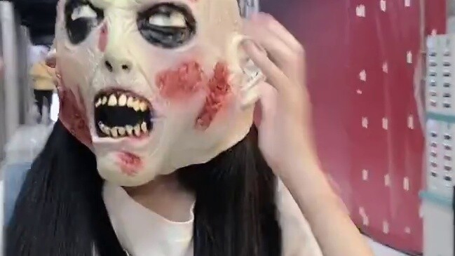 [Xiao Qianyu] Shenzhen schoolgirl dances New Treasure Island in the mall