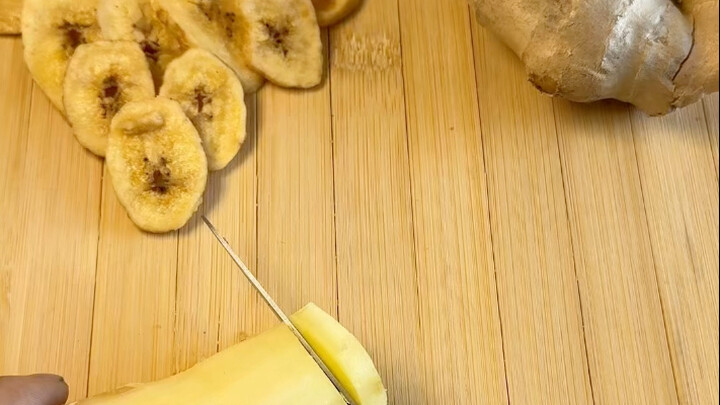 Ginger cosplaying as banana chips