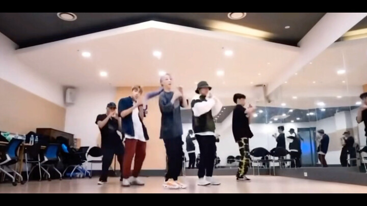 Wen Piao Li's "hip" chair dance studio version—this intensity is amazing!!