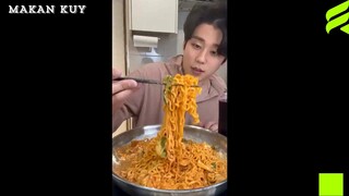 Reaksi Bule Ketika Pertama Kali Makan Pasta di Indonesia
