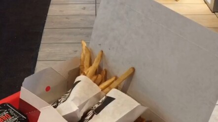 ليس الأمر أنني لا أحب KFC، لقد تناولت الطعام في الصين، وهذا مجرد أخي الصغير