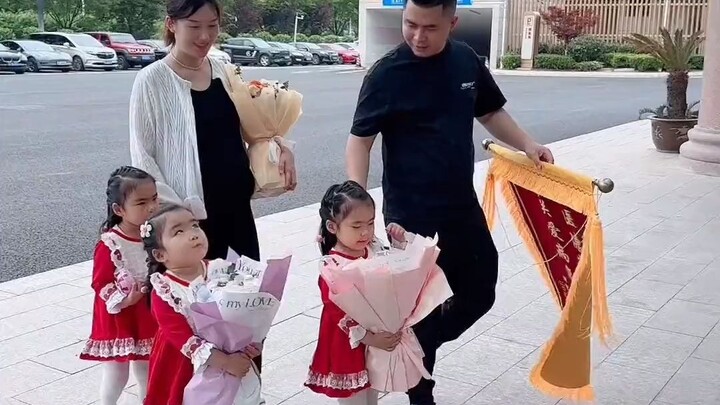 Hari ini, dengan penuh rasa syukur, saya datang bersama ketiga putri kembar untuk bertemu sang pahla