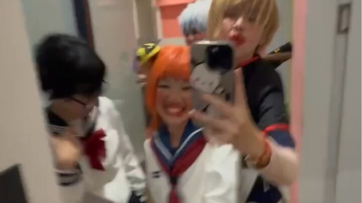 Yang lebih keren dari Gintama adalah team building Gintama...