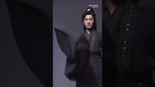 YangYang as Hei FengXi for poster photoshoot - Who Rules the World