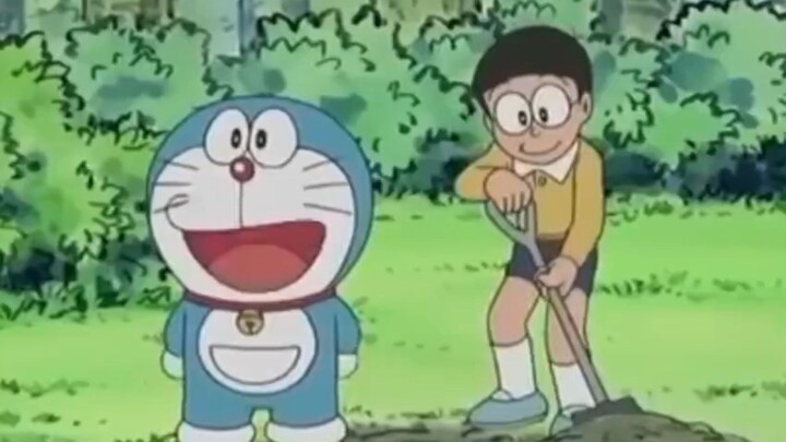 Doraemon dan Nobita sedang menanam jagung dikebun kita