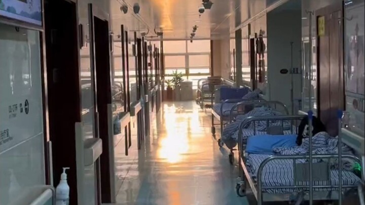 Dokter, saya takut membuka mata↗ Semoga ini hanya halusinasi saya↘