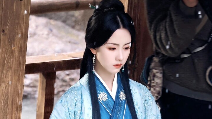 How does this girl manage to look absolutely breathtaking every single time she’s spotted in the wil