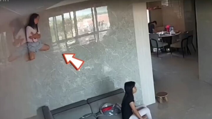 Little girl “hovers” on the rooftop to watch TV—this stunt deserves at least five episodes on “Walki