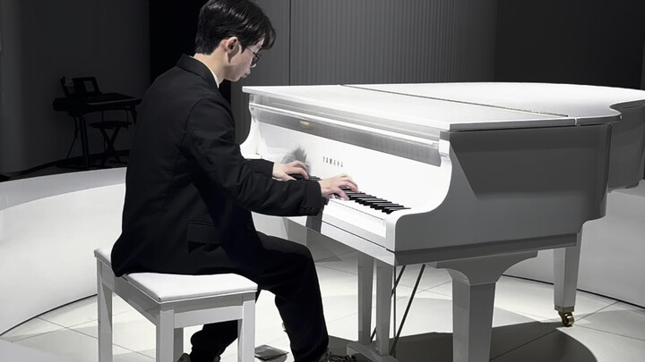 Practicing piano late at night almost gave me a cramp.