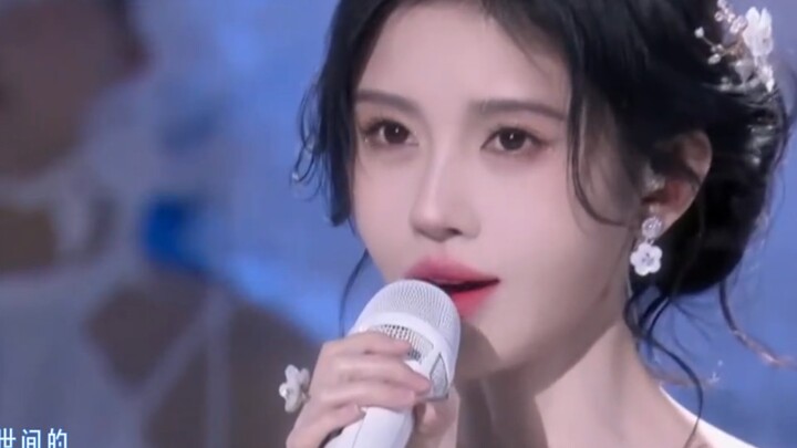 All-around Ju Jingyi—every single frame is stunning.