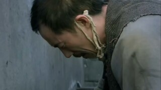 男人清理马桶时竟发现了异常