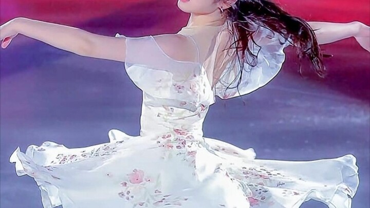"Một sa mạc trượt băng nghệ thuật đã sinh ra một nữ hoàng băng giá! Cô ấy đã phá vỡ 11 kỷ lục! Cô ấy