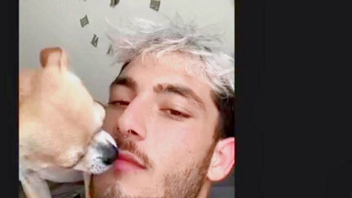 Chơi bạo thế này, đến chó còn thấy biến thái.