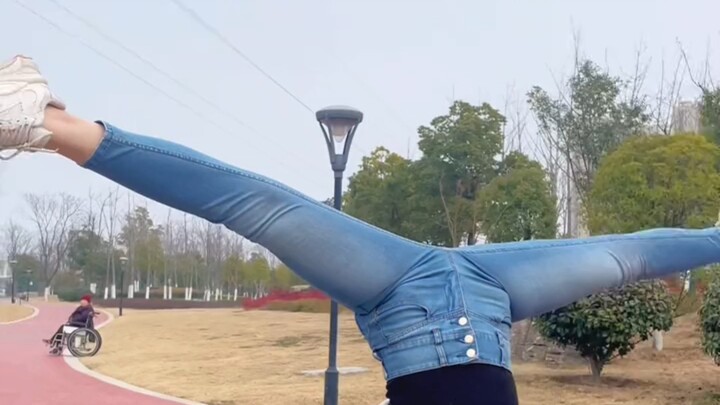 ท่ายืดขาใส่กางเกงยีนส์