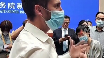 Menteri Pendidikan berdiskusi dengan wartawan media asing mengenai ketenagakerjaan lulusan perguruan