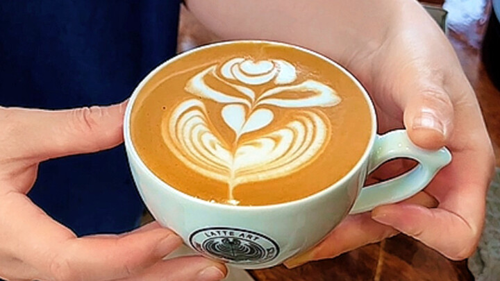 คาเฟ่ที่บ้าน ลาเต้อาร์ตดอกกุหลาบ