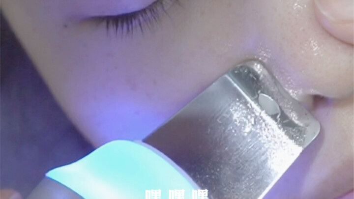 ทำอย่างไรให้เพื่อนสนิทที่เป็นช่างเสริมสวยมาทำหน้าให้คุณ