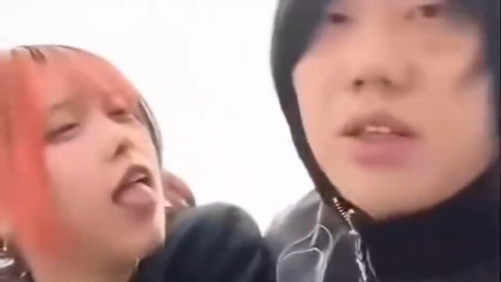 Gitaris Zhang benar-benar kayak iblis penggoda!