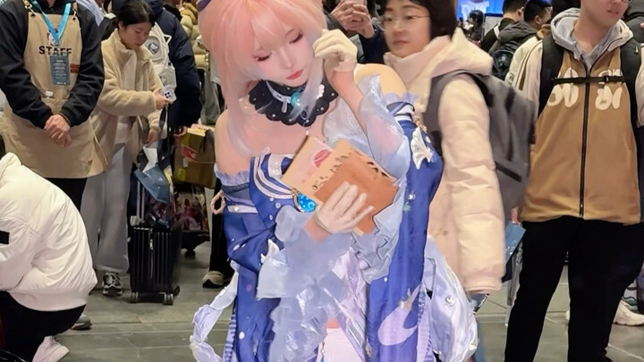 The ultimate outfit for comic cons is here!