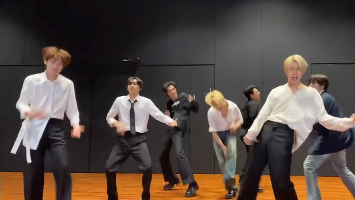 符版《反方向的综》少爷们最经典的一场Dance jam直播，没有之一。230712